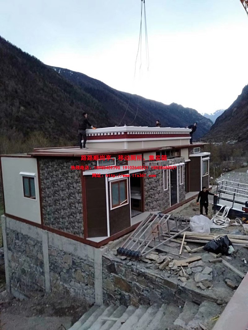 移动厕所现场安装